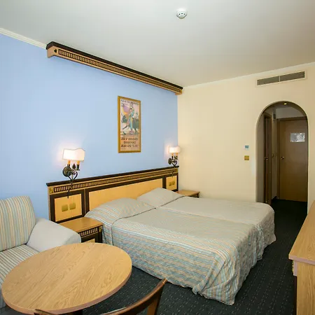 Atrium 3*